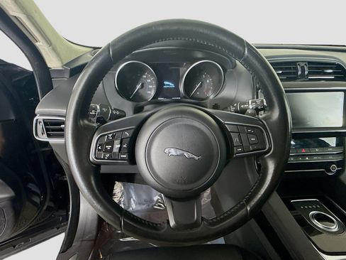 Used 2020 Jaguar F-PACE Premium image 13