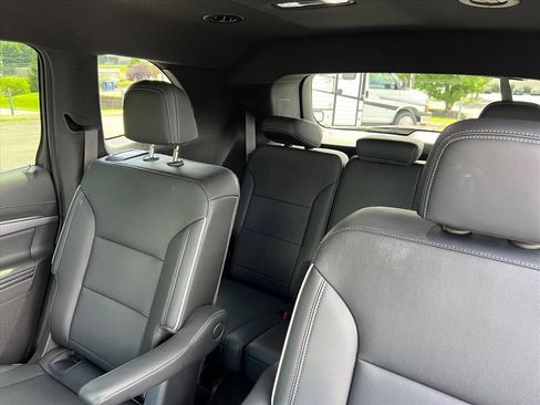 Used 2025 Buick Enclave Preferred AWD/4WD image 13