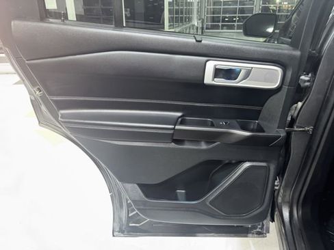 Used 2020 Ford Explorer Limited image 24