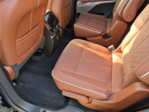 New 2026 Cadillac Vistiq Premium Luxury w/ LPO, Floor Liner Package AWD/4WD image 21