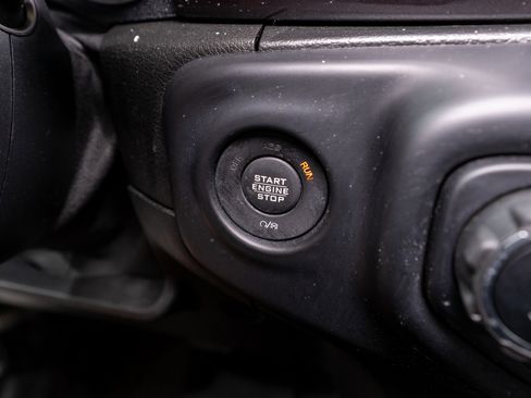 Used 2020 Jeep Wrangler Unlimited Sahara AWD/4WD image 29