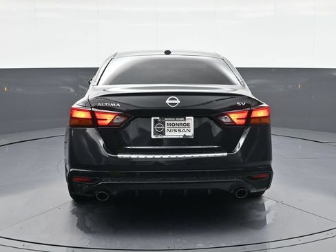 Used 2023 Nissan Altima 2.5 SV w/ SV Premium Package FWD image 6