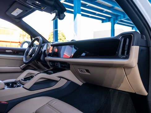 Certified 2026 Porsche Cayenne S AWD/4WD image 32