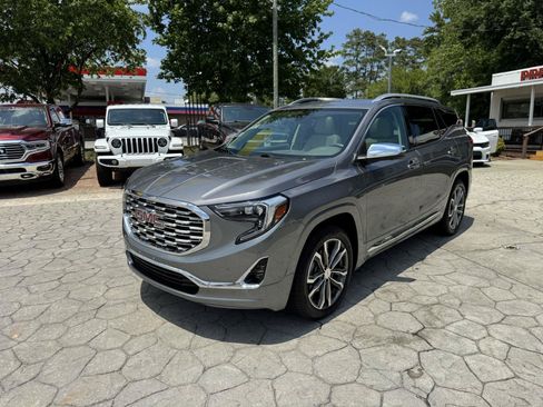 Used 2020 GMC Terrain Denali w/ Denali Premium Package AWD/4WD image 9