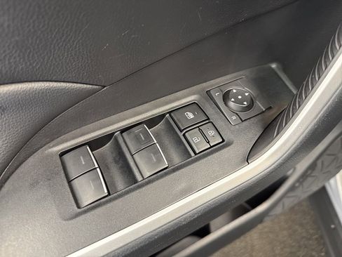 Used 2024 Toyota RAV4 XLE FWD image 34