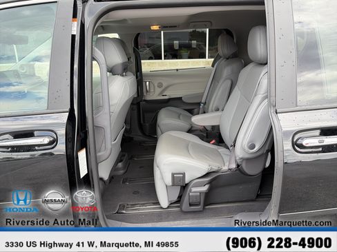 Used 2024 Toyota Sienna Limited AWD/4WD image 26