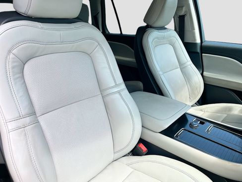 Used 2025 Lincoln Aviator Reserve w/ Illumination Package AWD/4WD image 31