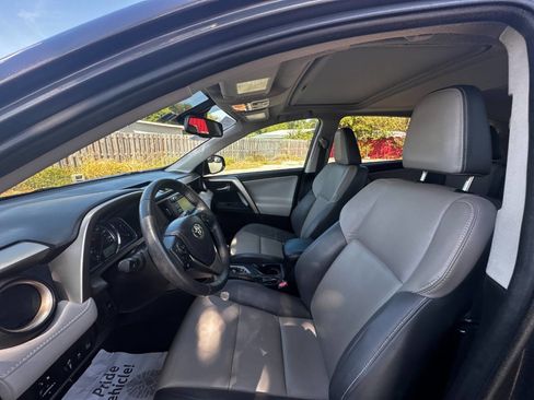 Used 2015 Toyota RAV4 Limited image 24