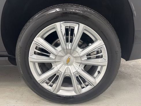 Used 2024 Chevrolet Suburban High Country AWD/4WD image 42