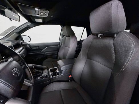 Certified 2025 Toyota 4Runner SR5 AWD/4WD image 3