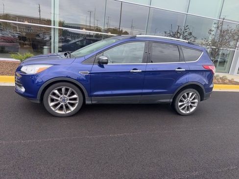 Used 2016 Ford Escape SE w/ SE Chrome Package FWD image 2