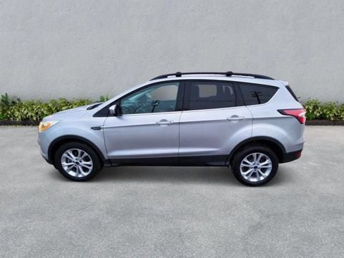 Used 2017 Ford Escape SE w/ Equipment Group 201A image 9