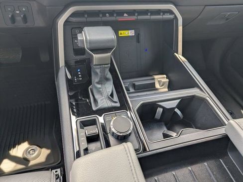 Used 2025 Toyota Tundra Limited AWD/4WD image 26