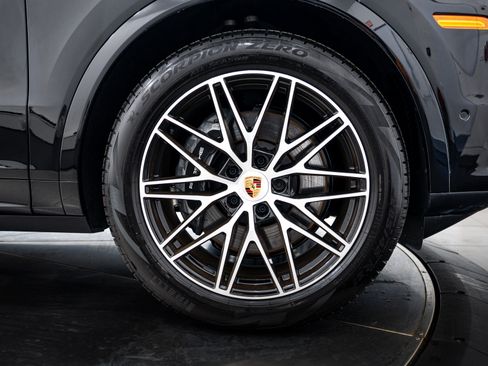 Certified 2026 Porsche Cayenne AWD/4WD image 11