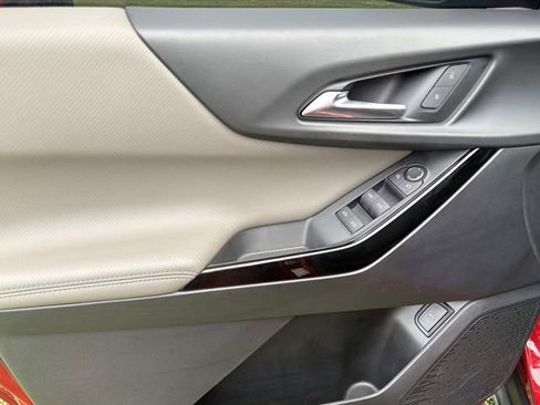 Used 2025 Chevrolet Equinox LT w/ Convenience Package II image 19