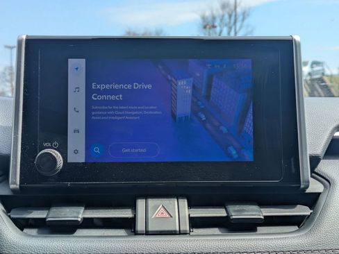 Used 2025 Toyota RAV4 XLE image 21