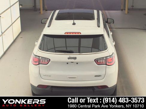 Used 2023 Jeep Compass Latitude w/ Sun and Sound Group AWD/4WD image 4