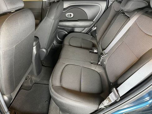 Used 2017 Kia Soul + FWD image 21