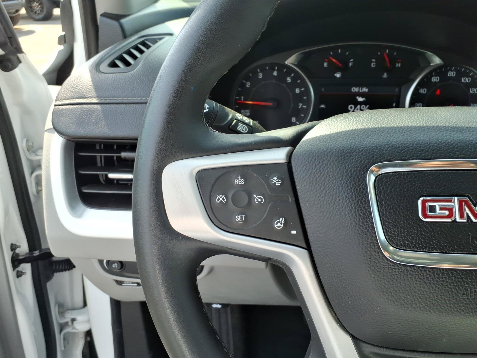 Used 2023 GMC Terrain SLT FWD image 10