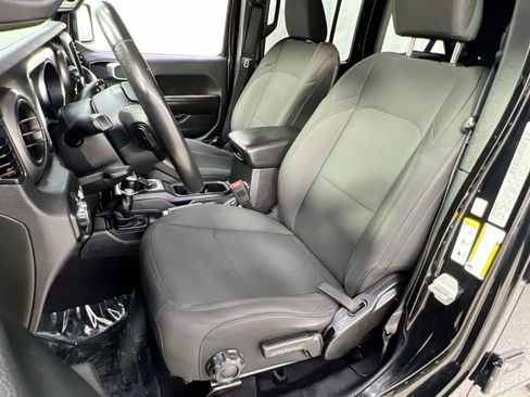 Used 2019 Jeep Wrangler Unlimited Sport S image 4