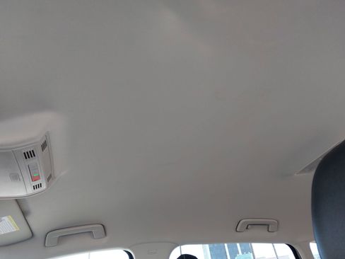 Used 2022 Volkswagen Taos SE image 29