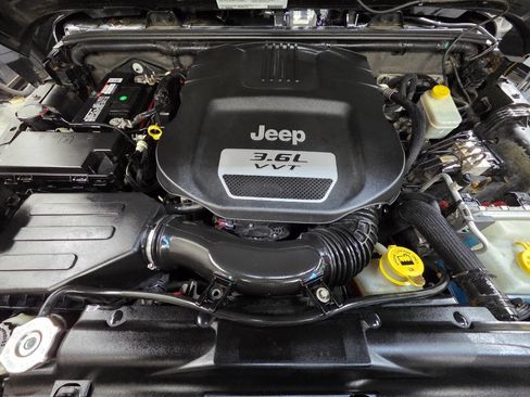 Used 2012 Jeep Wrangler Unlimited Rubicon w/ Dual Top Group image 31