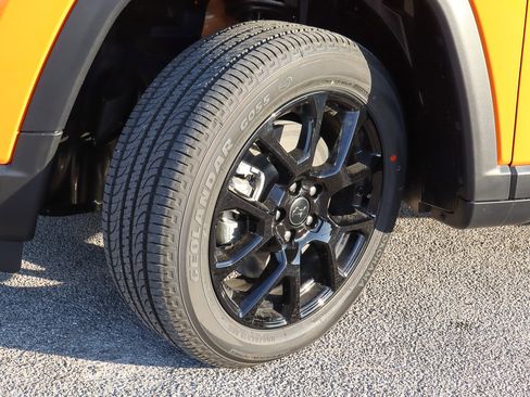 New 2026 Jeep Compass Latitude image 11