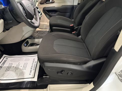 Used 2023 Chrysler Voyager LX FWD image 29