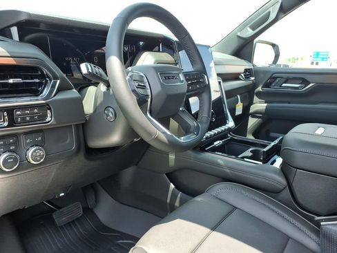 New 2026 GMC Yukon Denali w/ LPO, Floor Liner Package AWD/4WD image 18