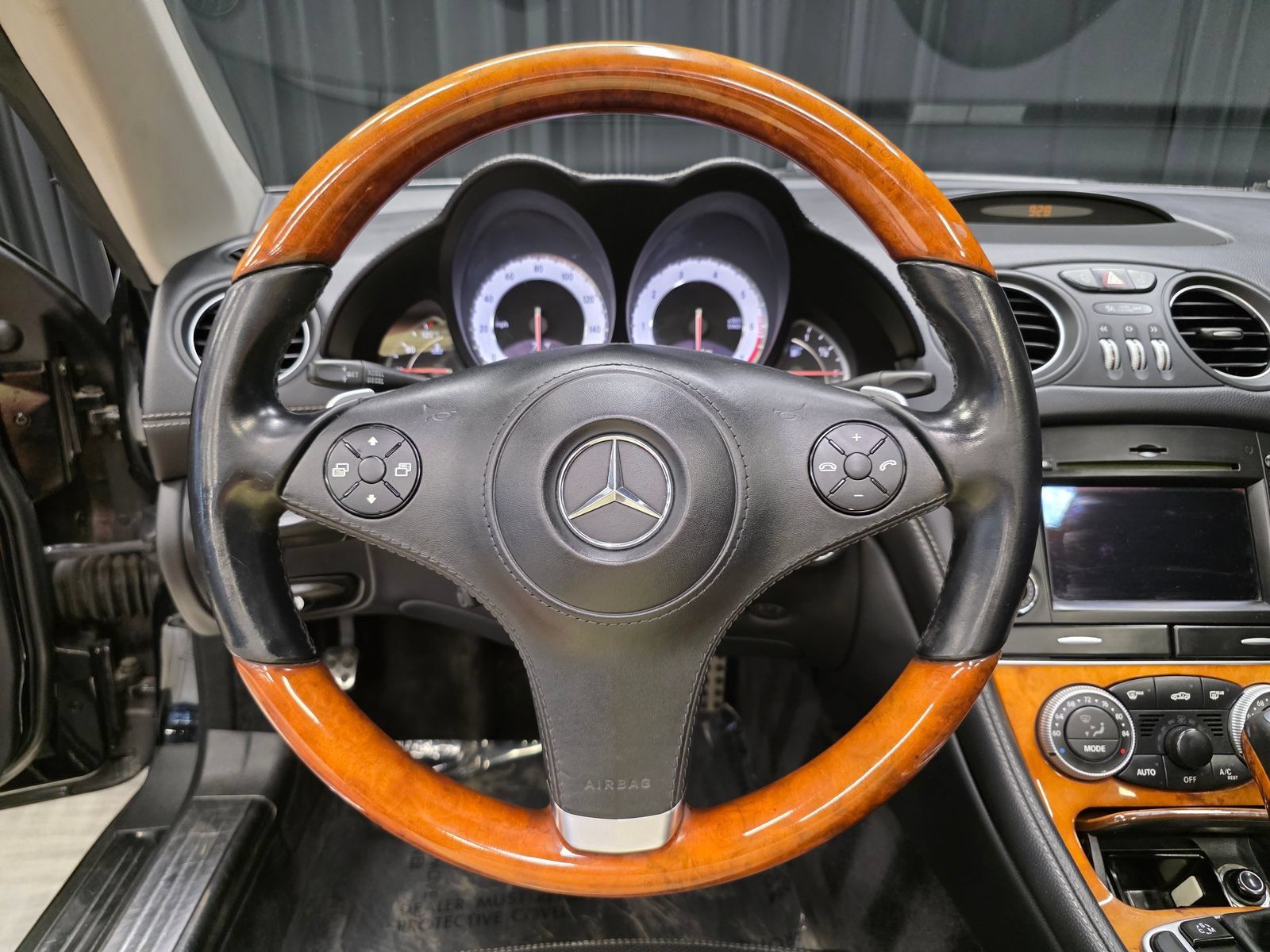 Used 2011 Mercedes-Benz SL 550 image 25