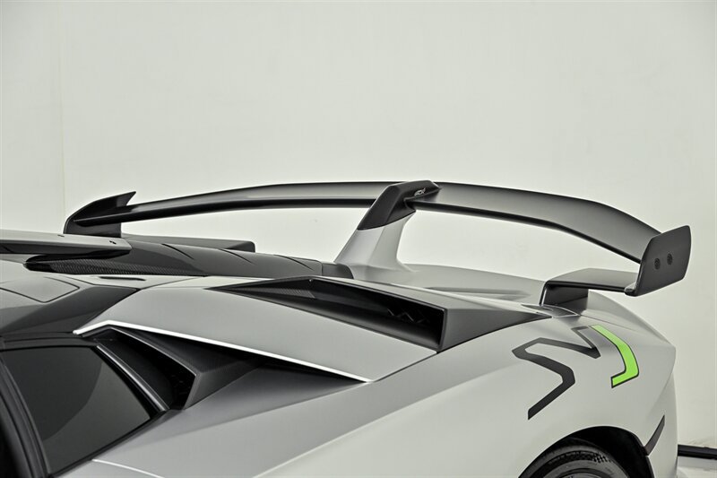 Used 2020 Lamborghini Aventador SVJ AWD/4WD image 13