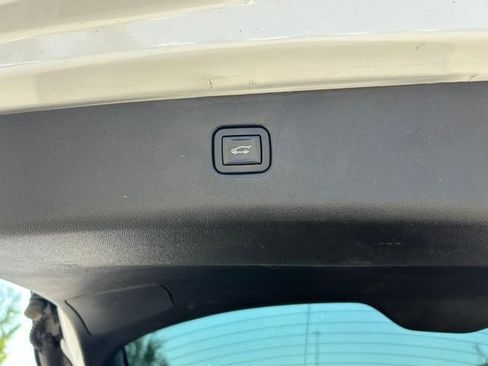 Used 2019 Chevrolet Blazer LT FWD image 8