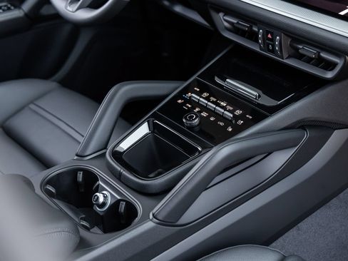 Certified 2026 Porsche Cayenne E-Hybrid Coupe AWD/4WD image 34