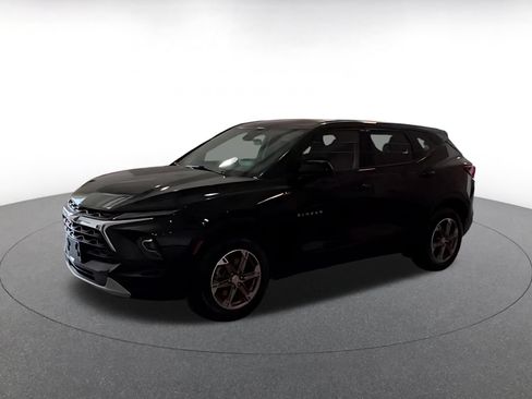 Used 2026 Chevrolet Blazer LT FWD image 5