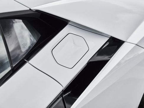 Used 2026 Lamborghini Revuelto AWD/4WD image 10
