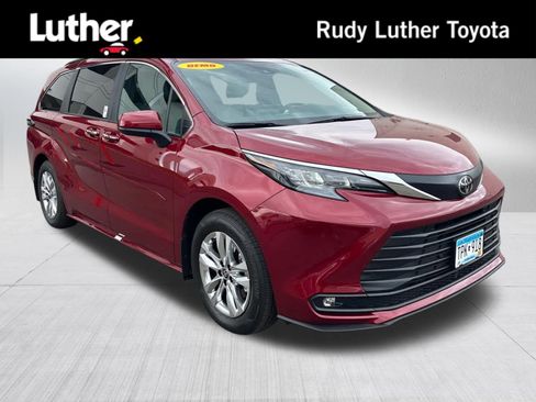 Certified 2026 Toyota Sienna XLE AWD/4WD image 1