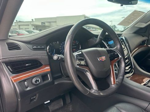 Used 2019 Cadillac Escalade Premium Luxury RWD image 13