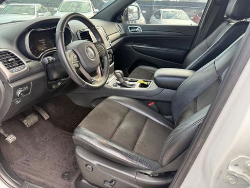 Used 2019 Jeep Grand Cherokee Altitude image 9