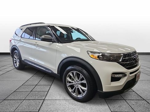 Used 2021 Ford Explorer XLT w/ Equipment Group 202A image 3