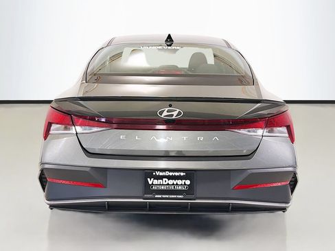 Used 2025 Hyundai Elantra Sport FWD image 8