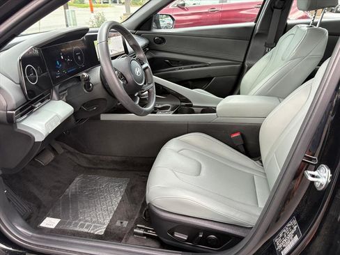 Certified 2025 Hyundai Elantra Limited FWD image 16