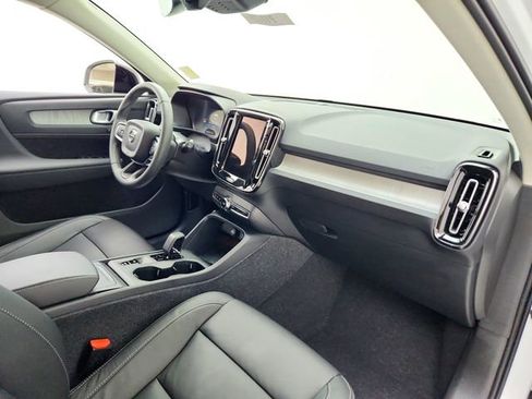 Certified 2024 Volvo XC40 B5 Core image 13