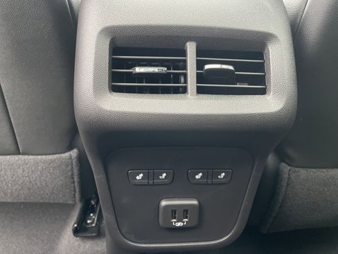 Used 2024 Chevrolet Equinox Premier image 20