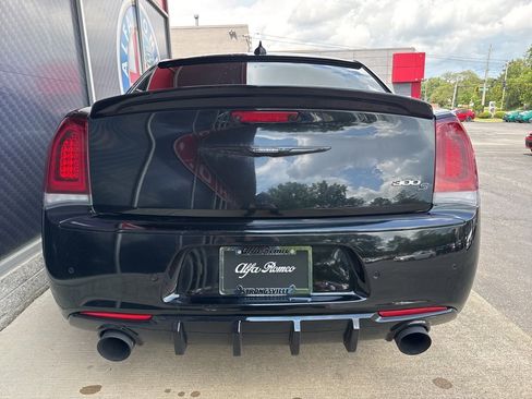 Used 2018 Chrysler 300 S w/ 300S Premium Group image 9