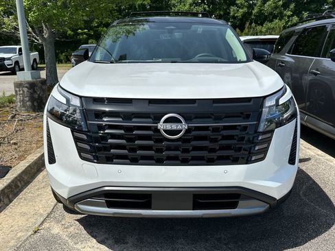 New 2026 Nissan Pathfinder Platinum FWD image 2