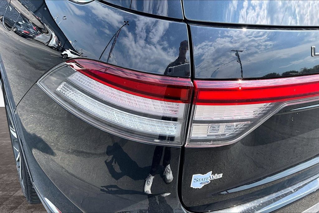 Used 2025 Lincoln Aviator Black Label AWD/4WD image 32