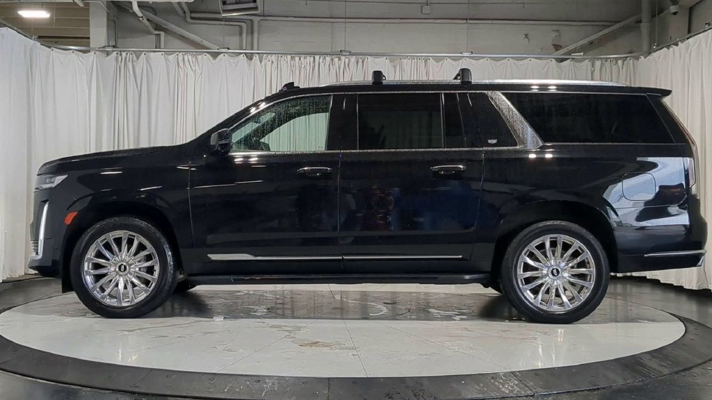 Used 2023 Cadillac Escalade ESV Premium Luxury AWD/4WD image 6