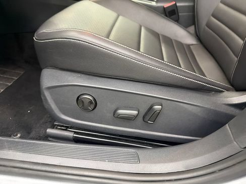 Used 2024 Volkswagen Jetta SE FWD image 10