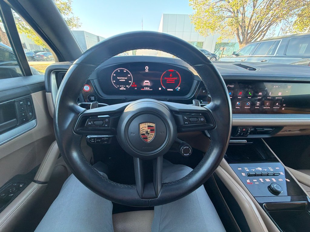 Used 2024 Porsche Cayenne AWD/4WD image 18