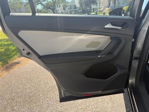 Used 2018 Volkswagen Tiguan SE w/ Front Fog Lights Package image 12